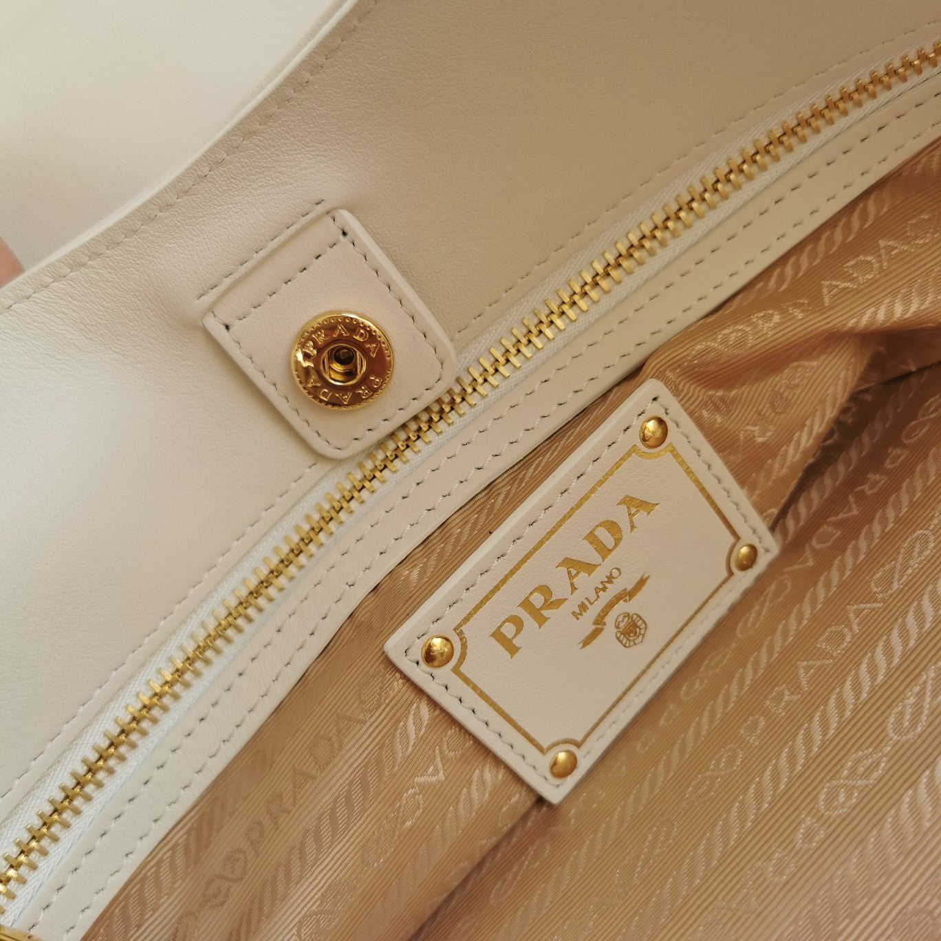 PRADA CHAIN TOTE 39 SOFT WHITE CALFSKIN