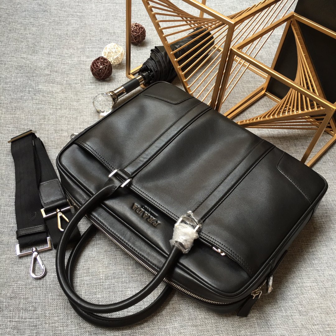 PRADA EMBOSSED LOGO BRIEFCASE 38 IN BLACK SMOOTH CALFSKIN