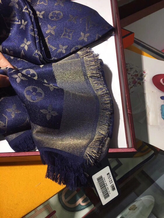 LOUIS VUITTON LV SCARF 140 CM IN WOOL MIX SILK 693008