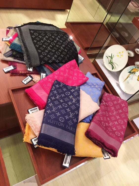 LOUIS VUITTON LV SCARF 140 CM IN WOOL MIX SILK 693008
