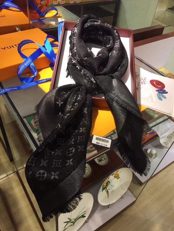 LOUIS VUITTON LV SCARF 140 CM IN WOOL MIX SILK 693003