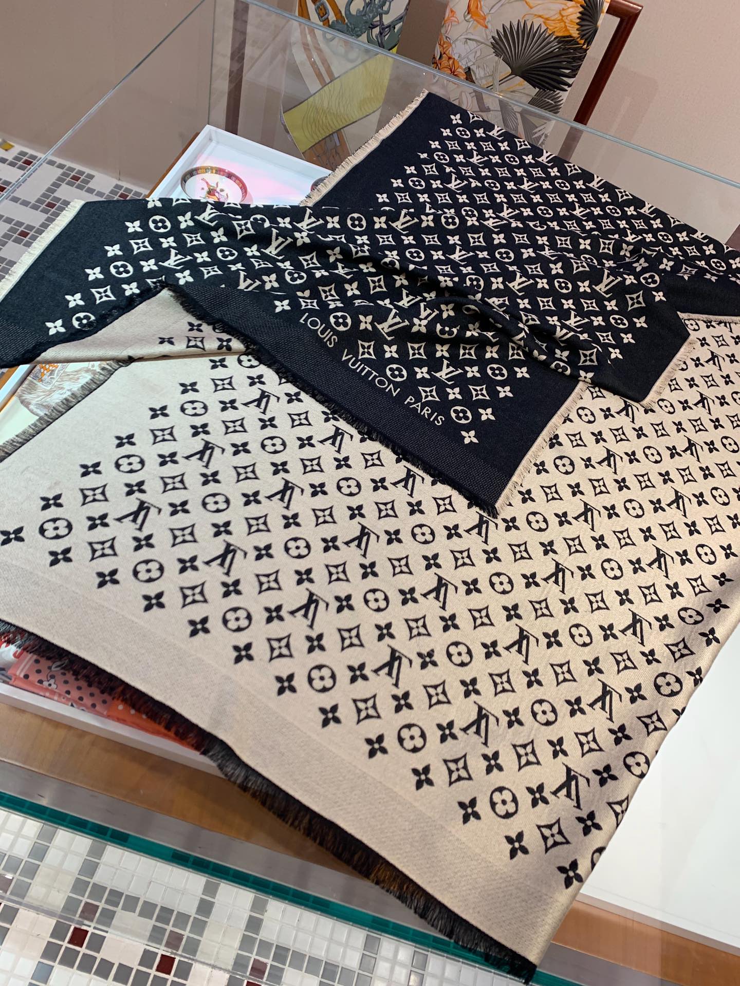 LOUIS VUITTON LV SCARF 200 CM IN WOOL MIX SILK 737209