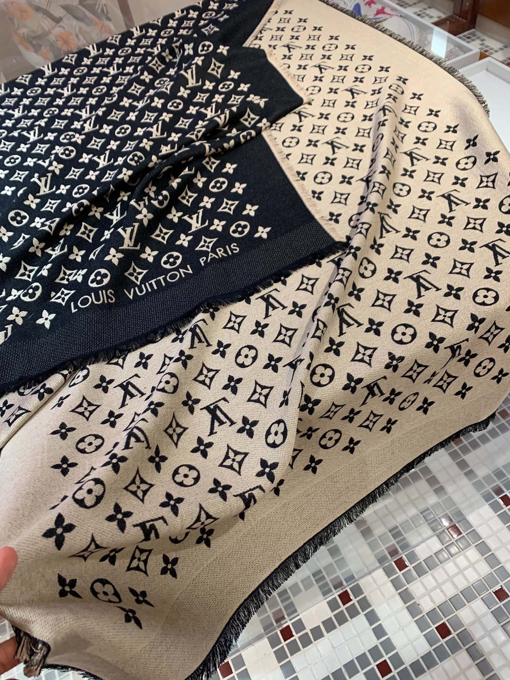 LOUIS VUITTON LV SCARF 200 CM IN WOOL MIX SILK 737209