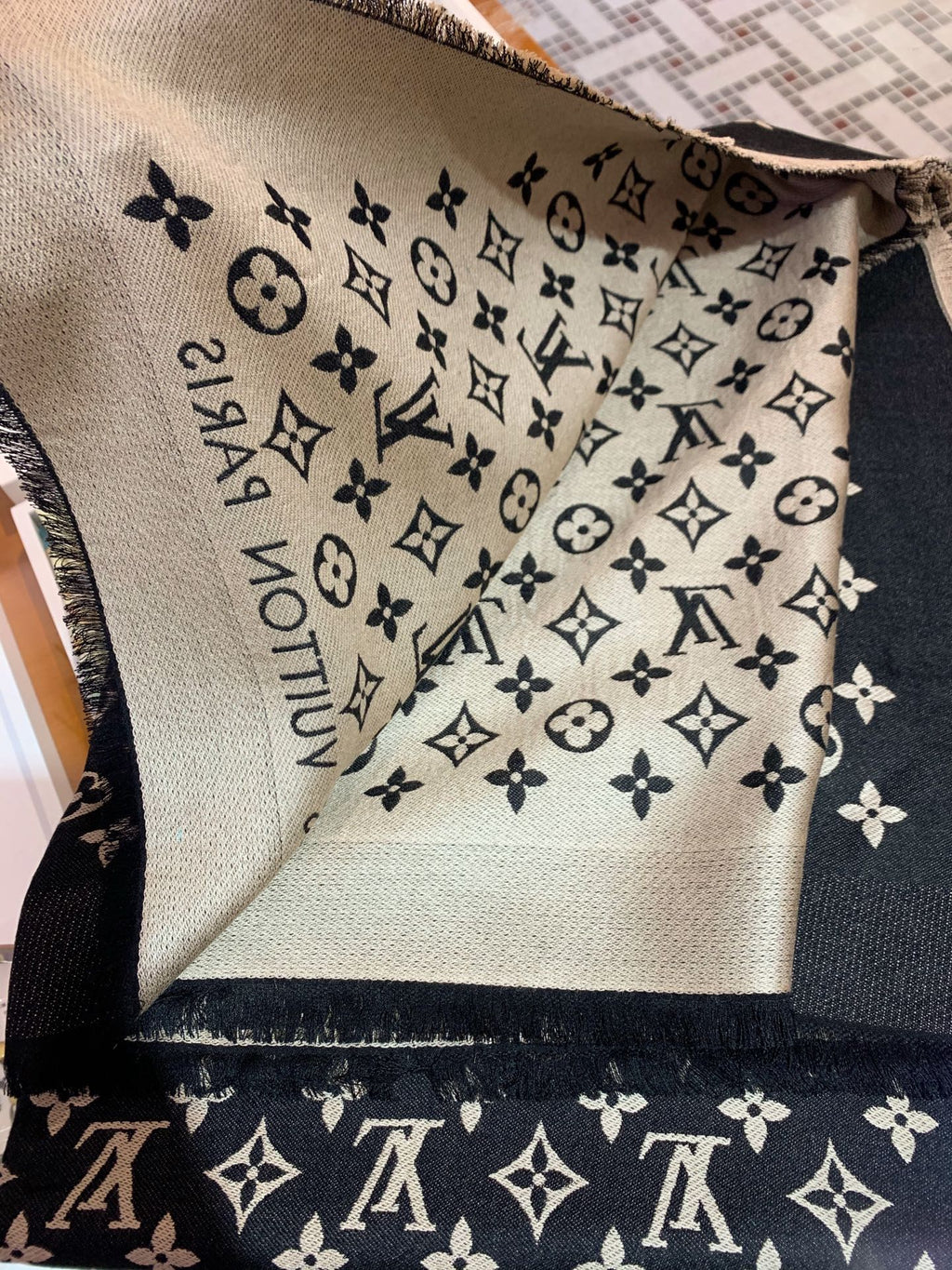 LOUIS VUITTON LV SCARF 200 CM IN WOOL MIX SILK 737209