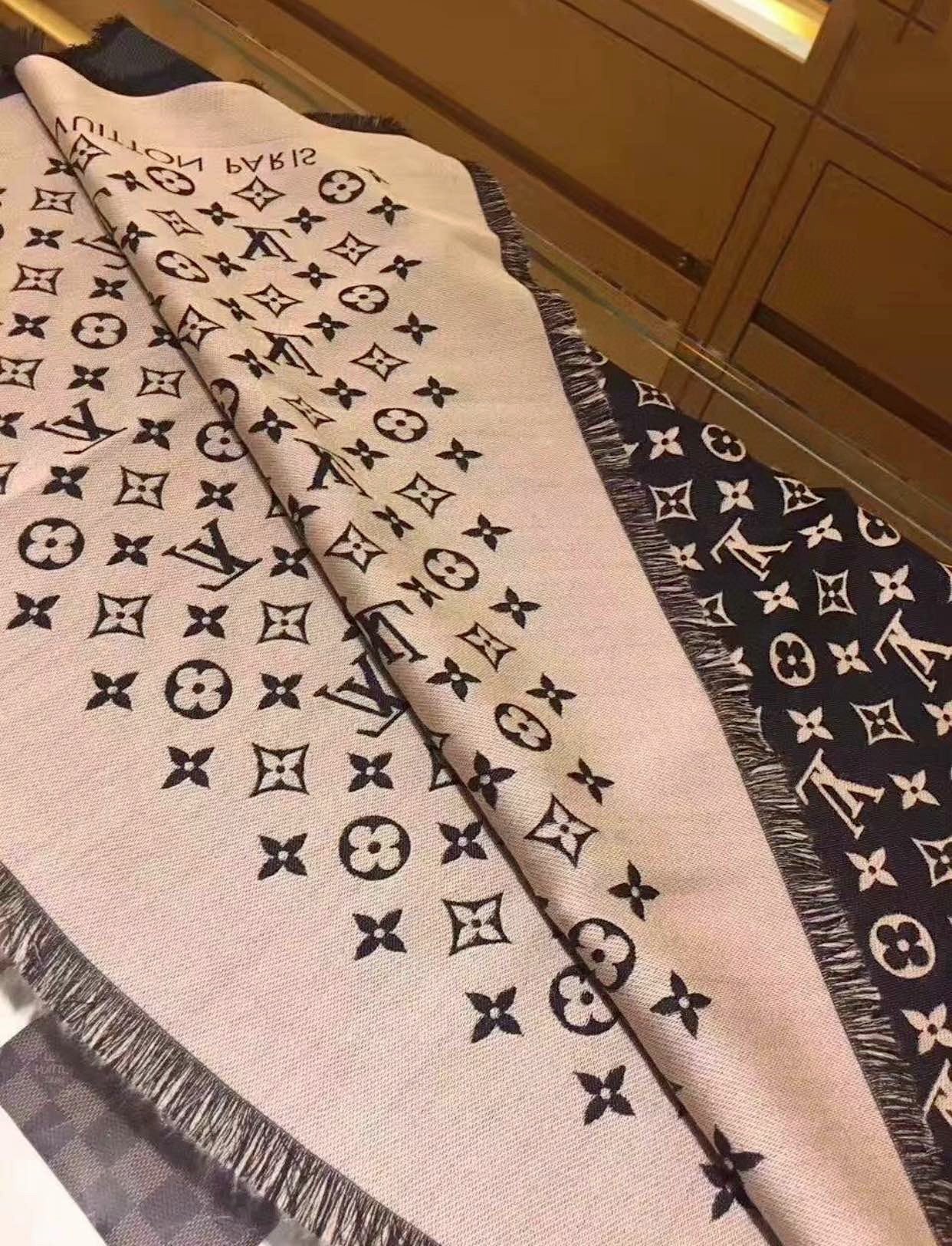LOUIS VUITTON LV SCARF 200 CM IN WOOL MIX SILK 737209