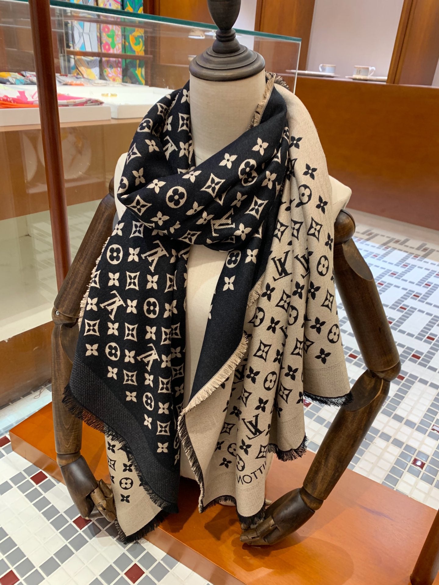 LOUIS VUITTON LV SCARF 200 CM IN WOOL MIX SILK 737209
