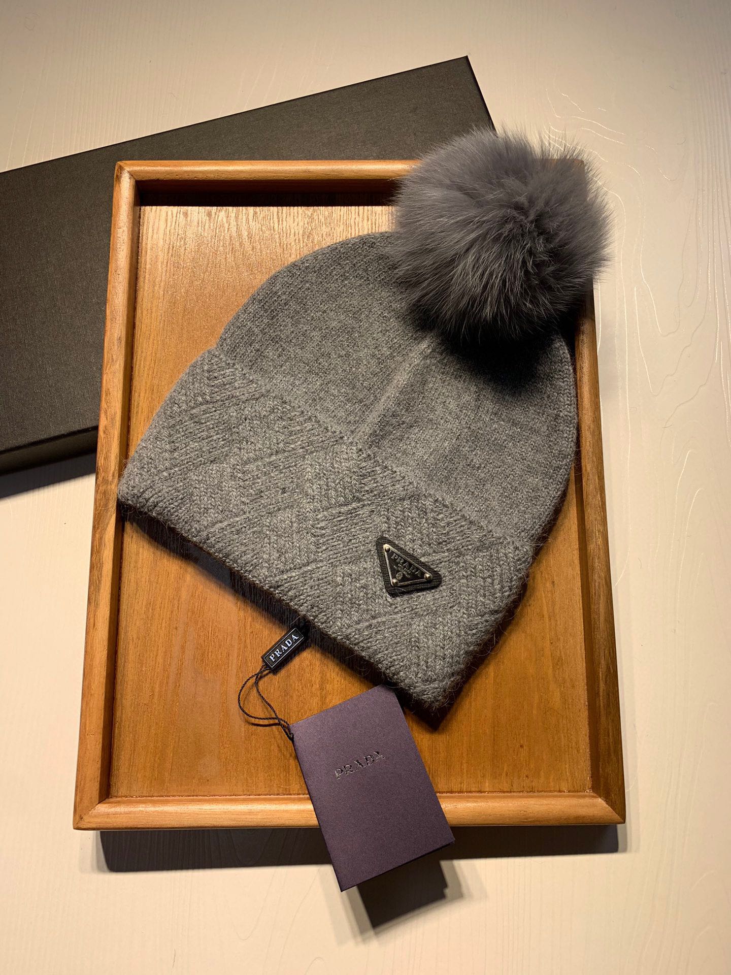 PRADA BEANIE HAT IN DOVE GRAY WOOL AND RABBIT FUR 361434