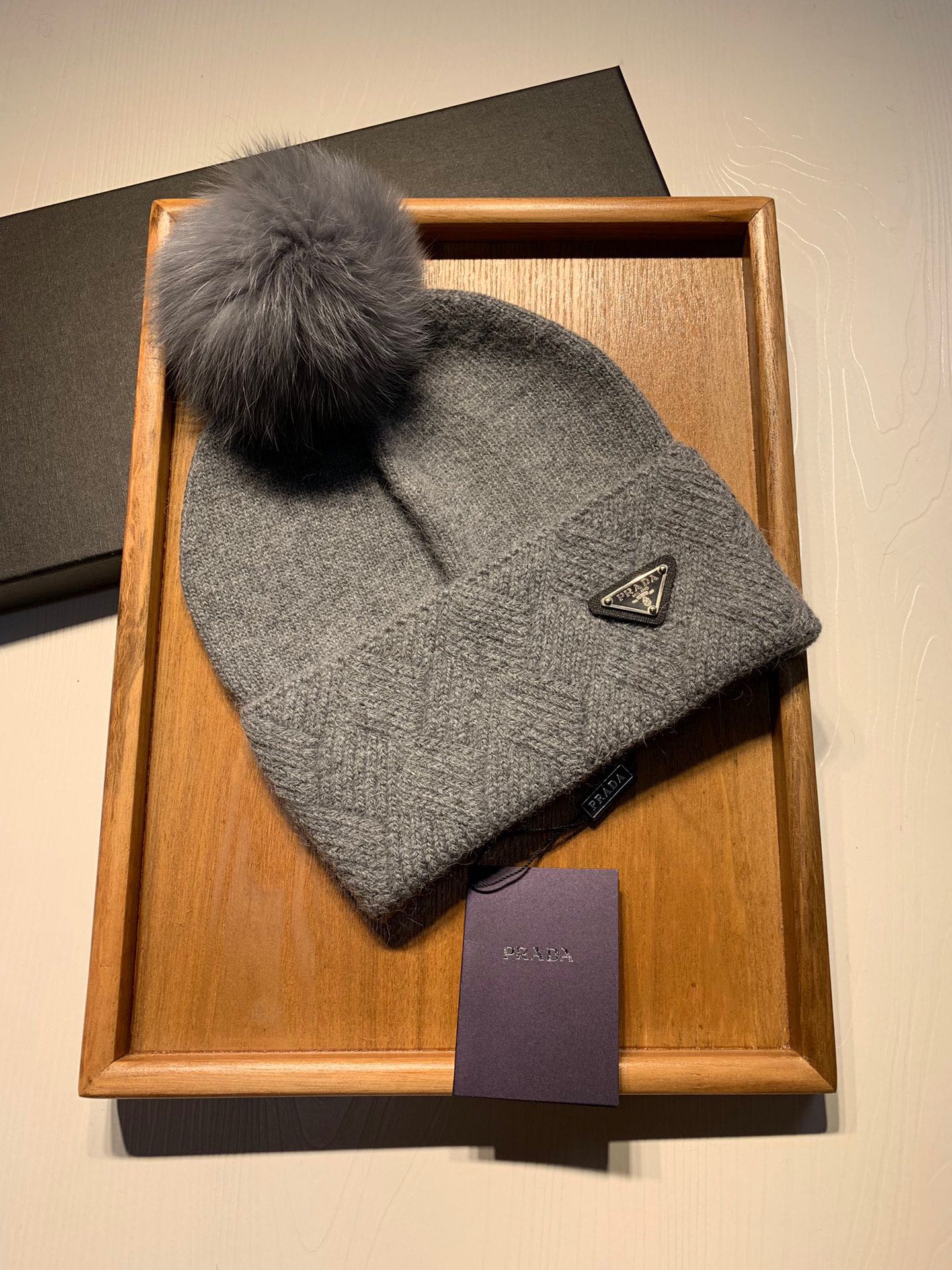 PRADA BEANIE HAT IN DOVE GRAY WOOL AND RABBIT FUR 361434
