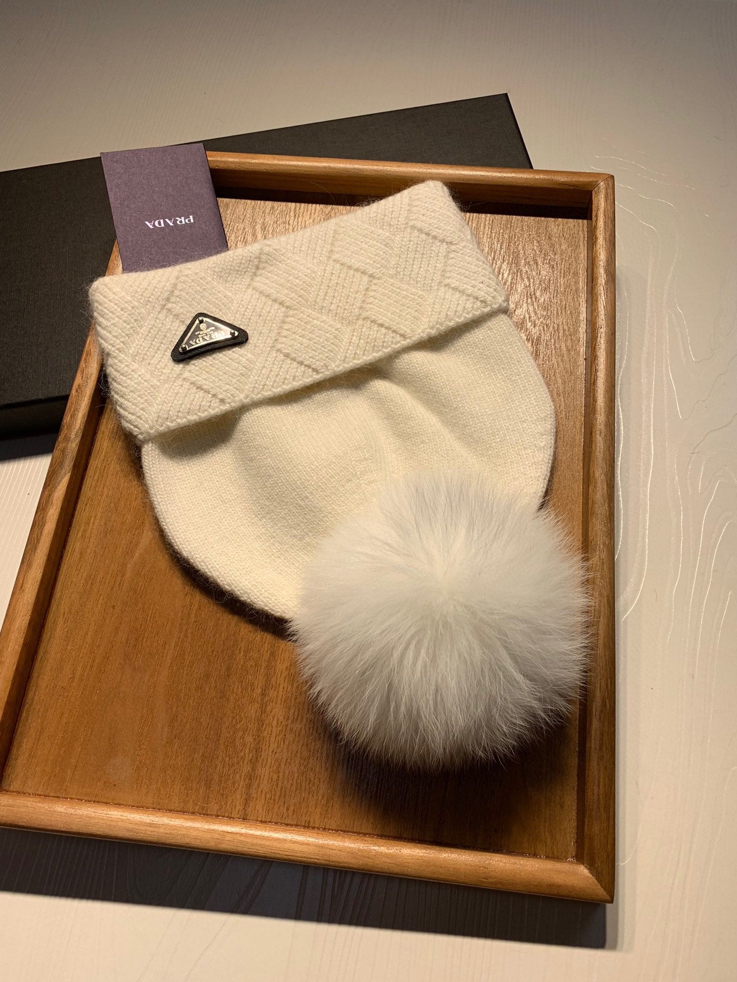 PRADA BEANIE HAT IN WHITE WOOL AND RABBIT FUR 361435