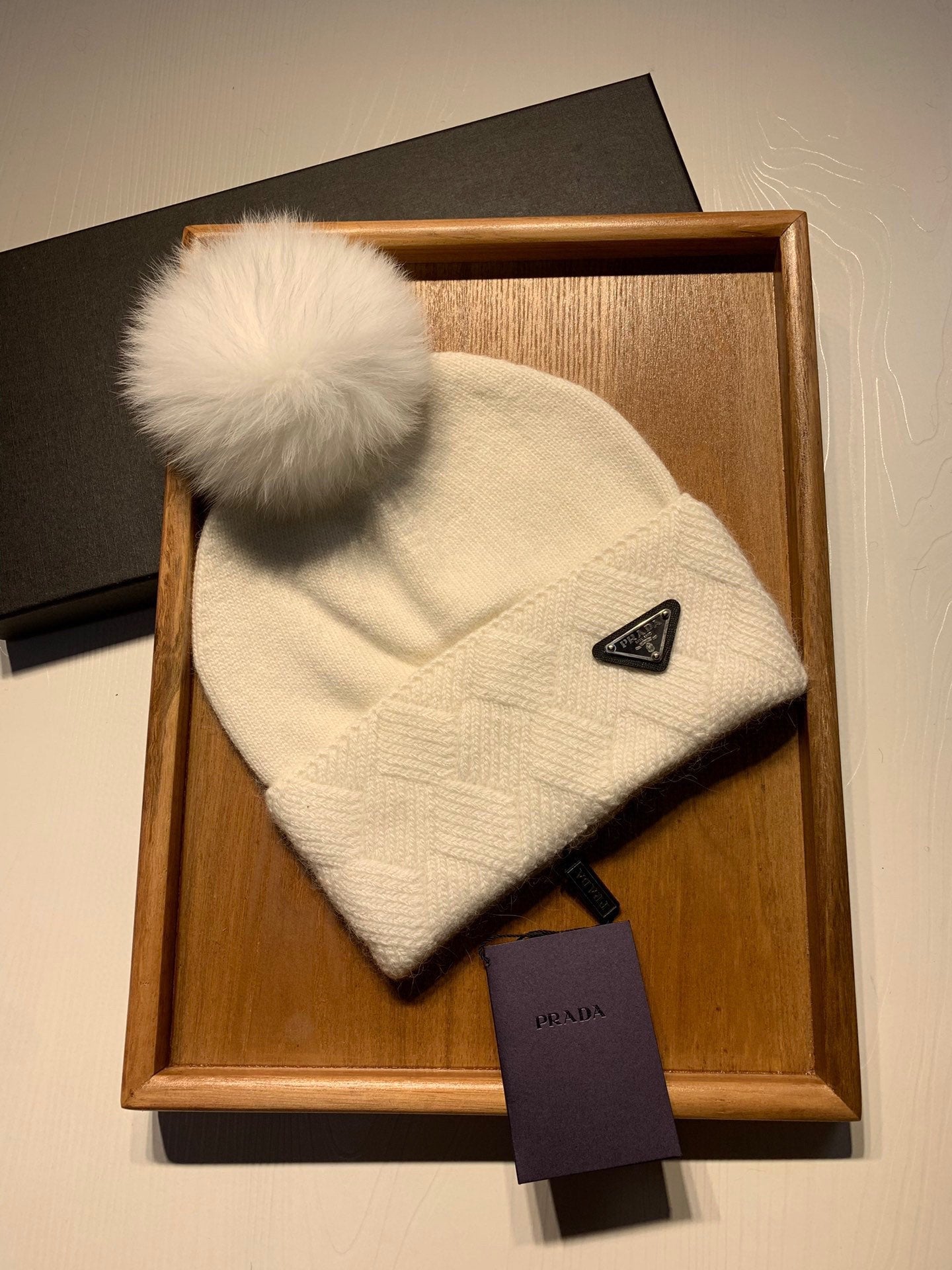 PRADA BEANIE HAT IN WHITE WOOL AND RABBIT FUR 361435