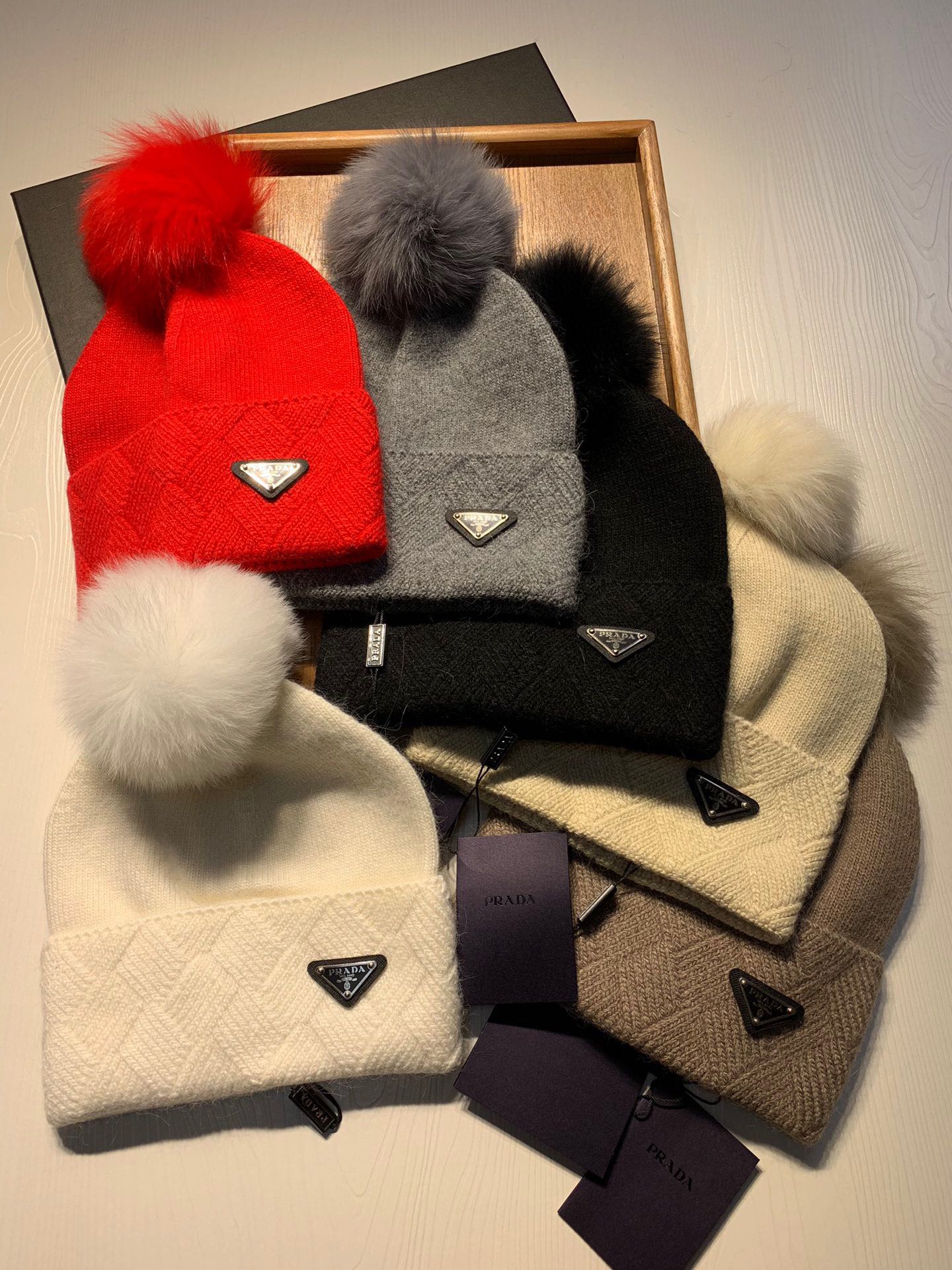 PRADA BEANIE HAT IN CHERRY RED WOOL AND RABBIT FUR 361436