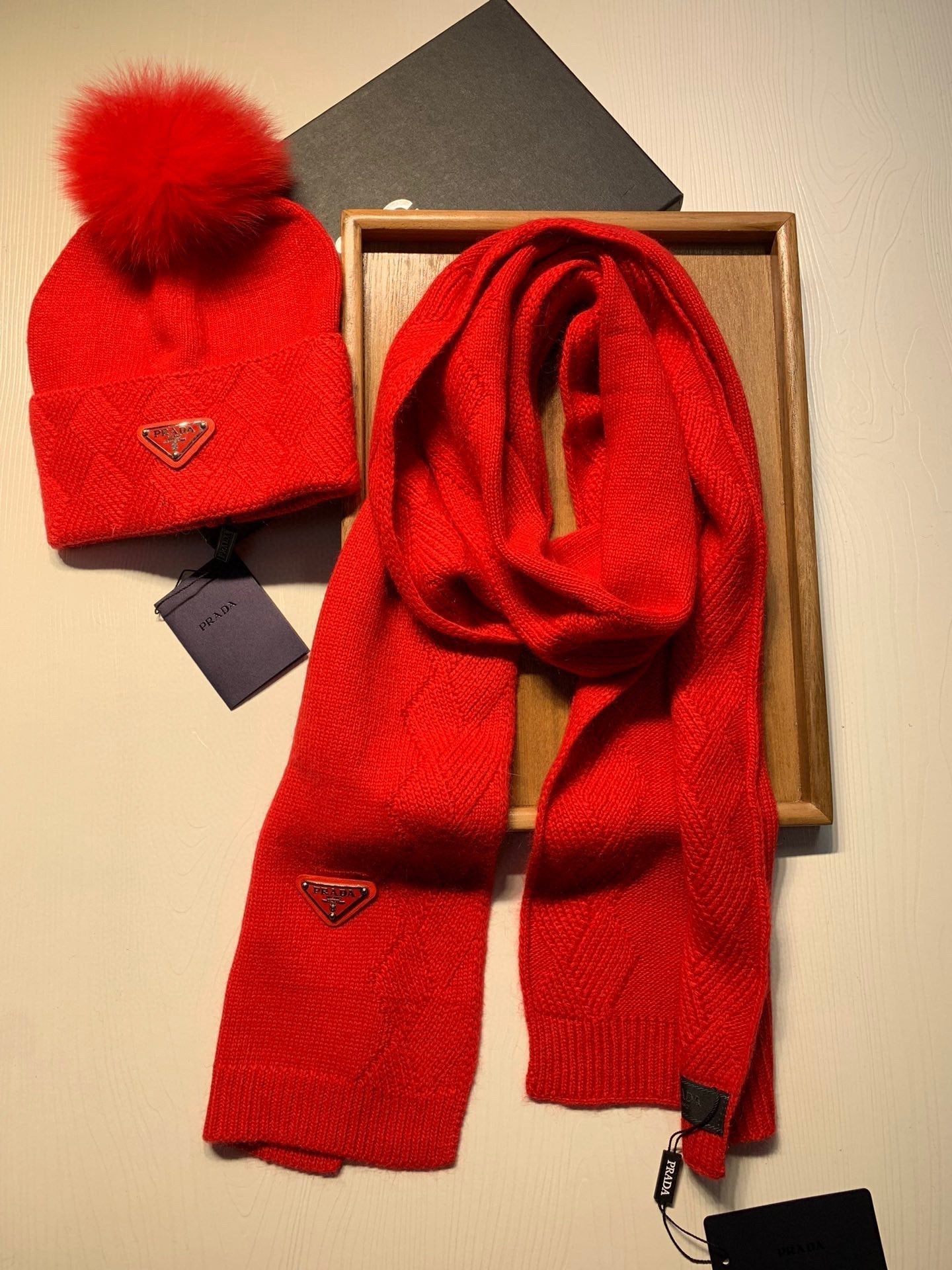 PRADA SET SCARF AND HAT IN CHERRY RED WOOL AND RABBIT FUR 416367