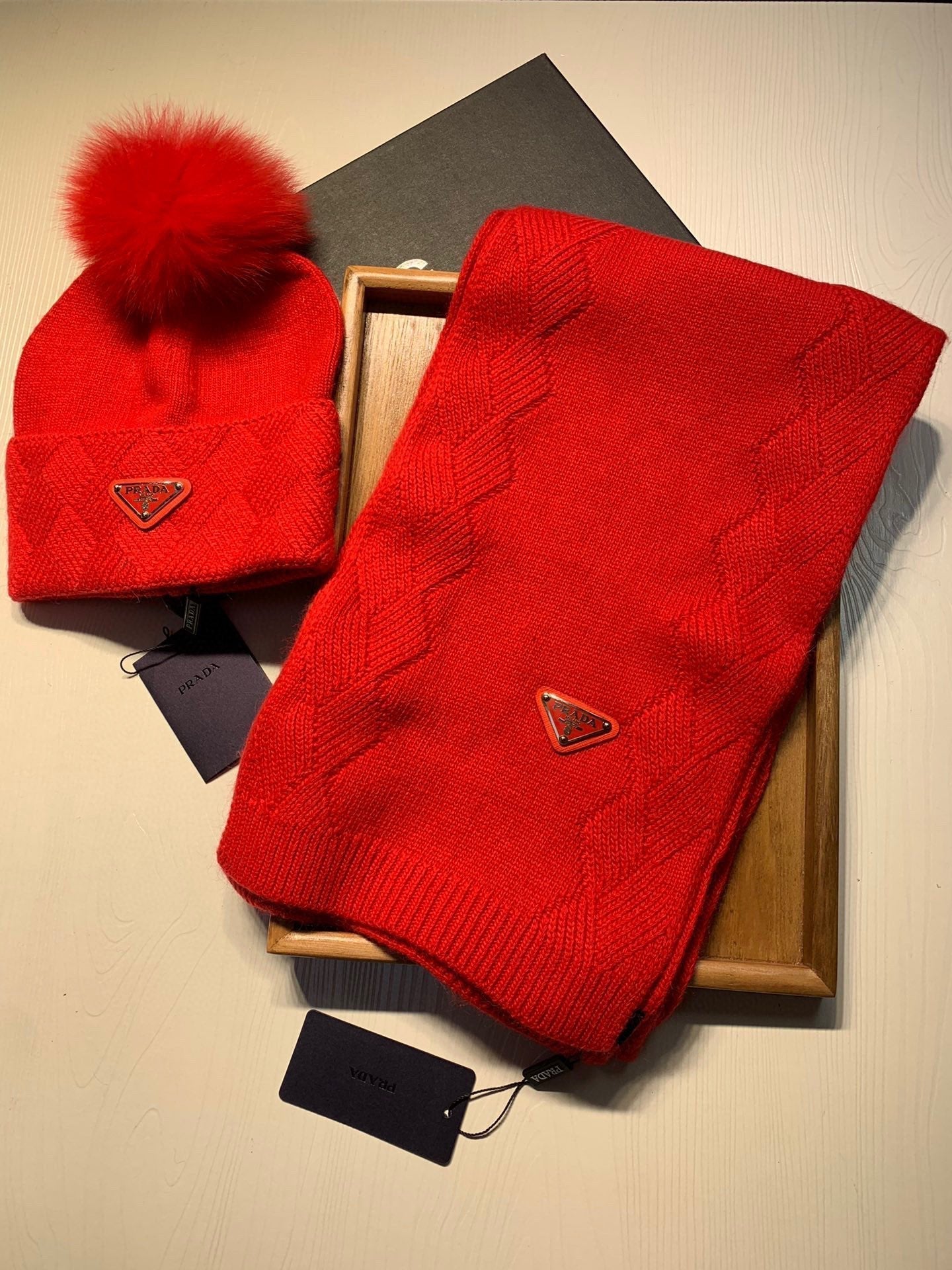 PRADA SET SCARF AND HAT IN CHERRY RED WOOL AND RABBIT FUR 416367