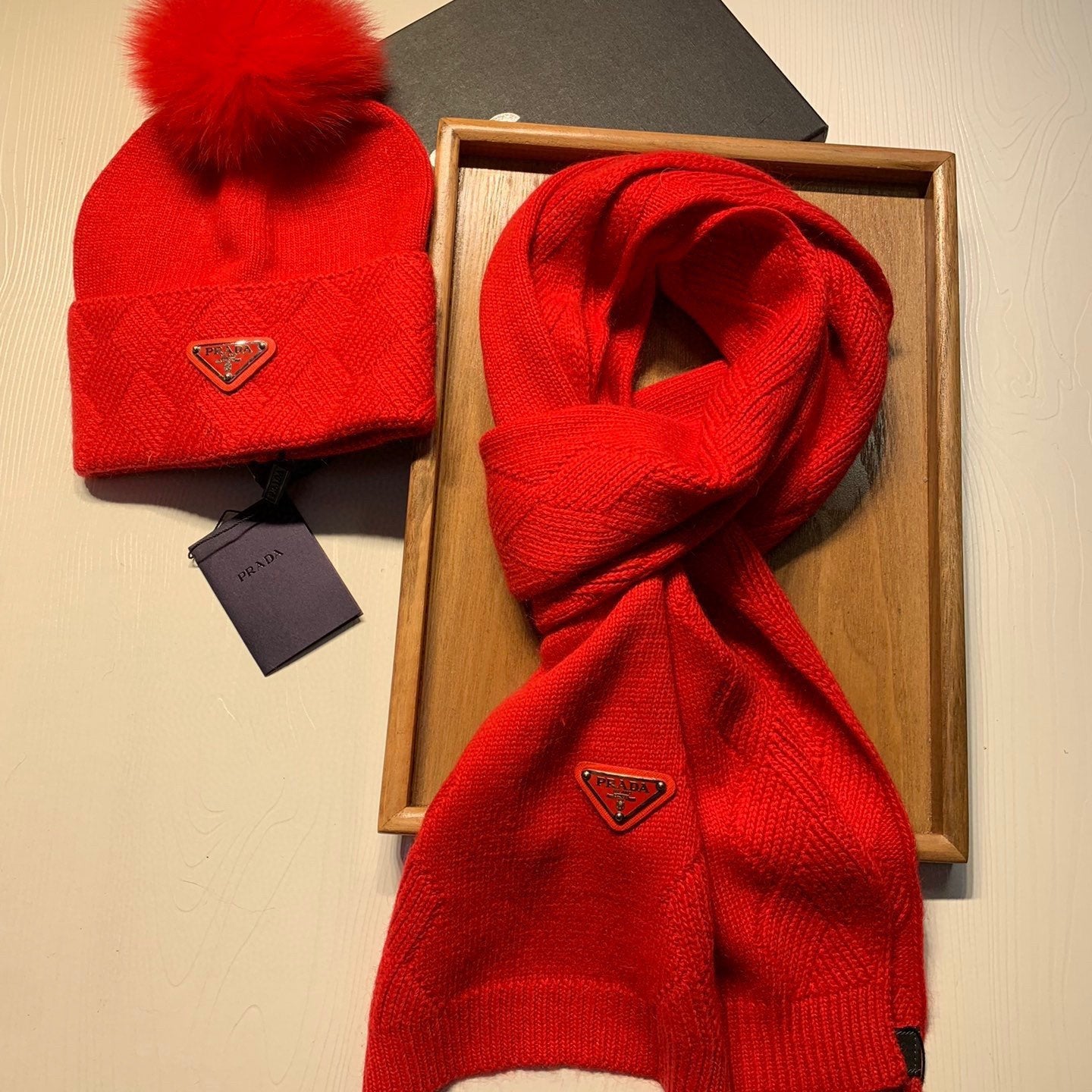 PRADA SET SCARF AND HAT IN CHERRY RED WOOL AND RABBIT FUR 416367