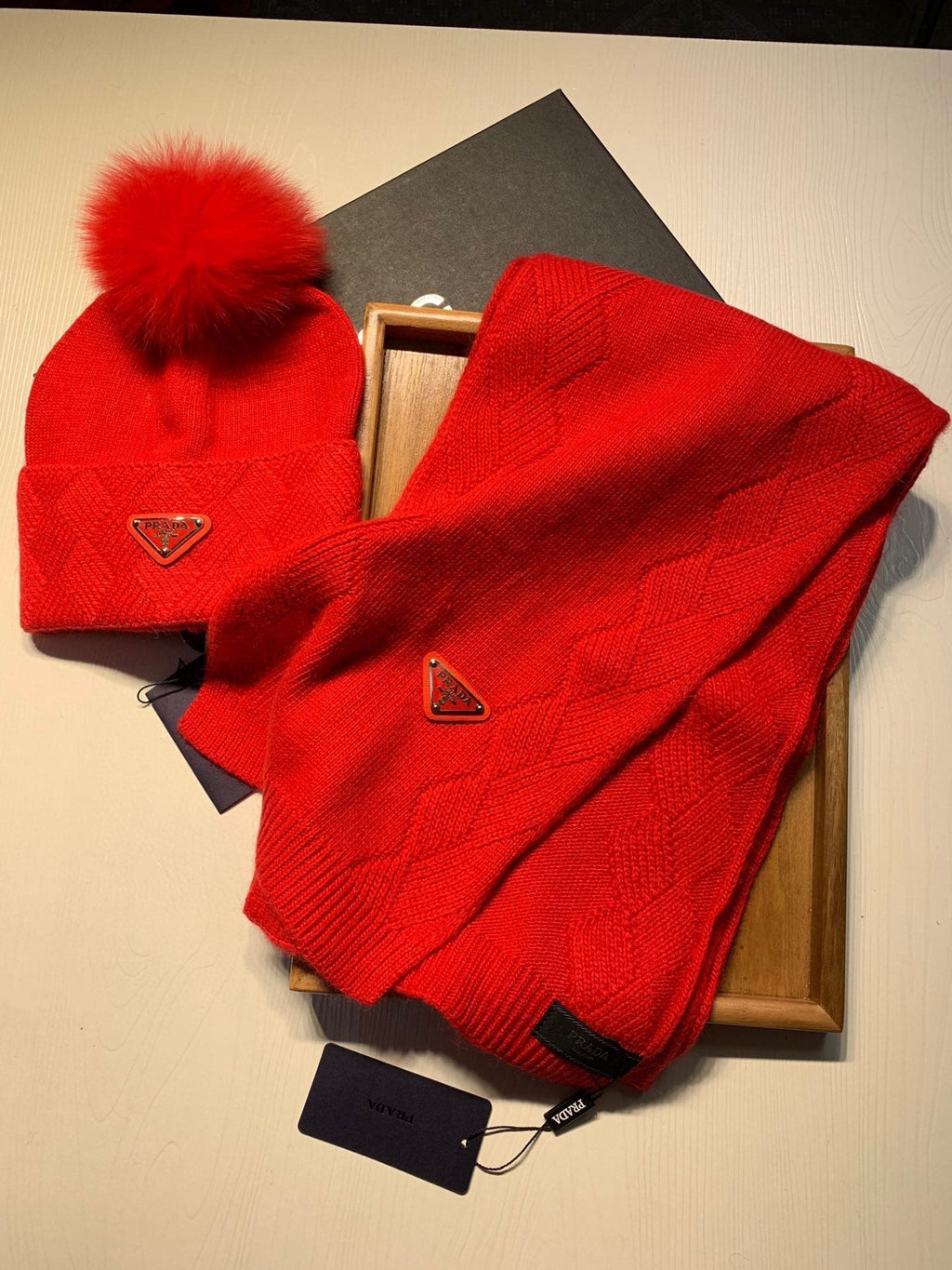 PRADA SET SCARF AND HAT IN CHERRY RED WOOL AND RABBIT FUR 416367