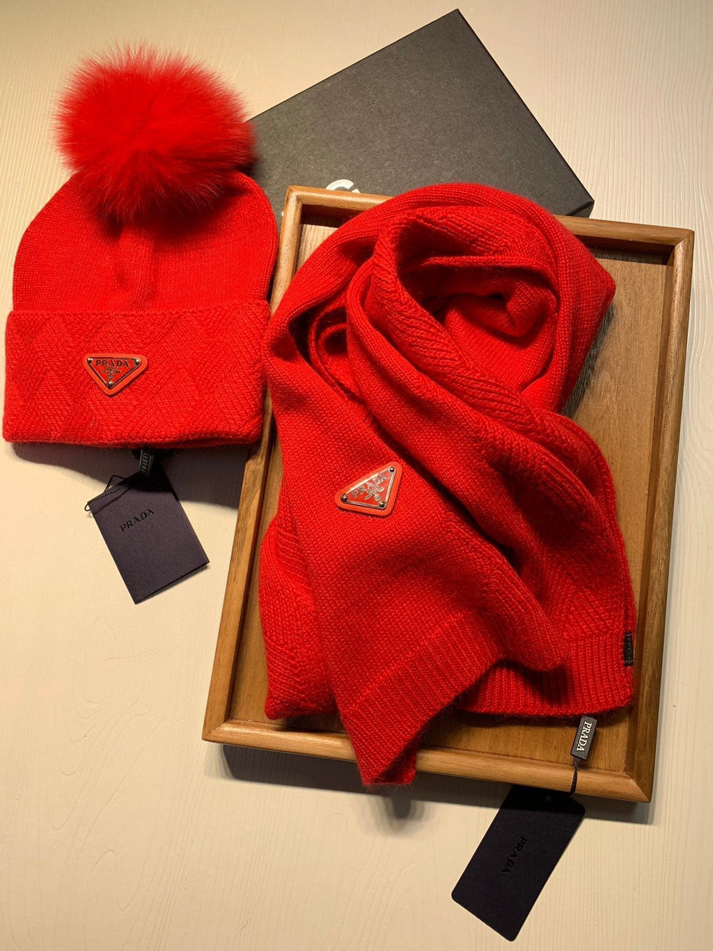 PRADA SET SCARF AND HAT IN CHERRY RED WOOL AND RABBIT FUR 416367
