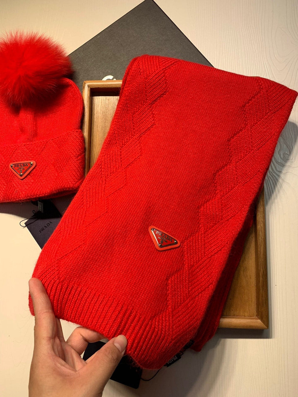PRADA SET SCARF AND HAT IN CHERRY RED WOOL AND RABBIT FUR 416367