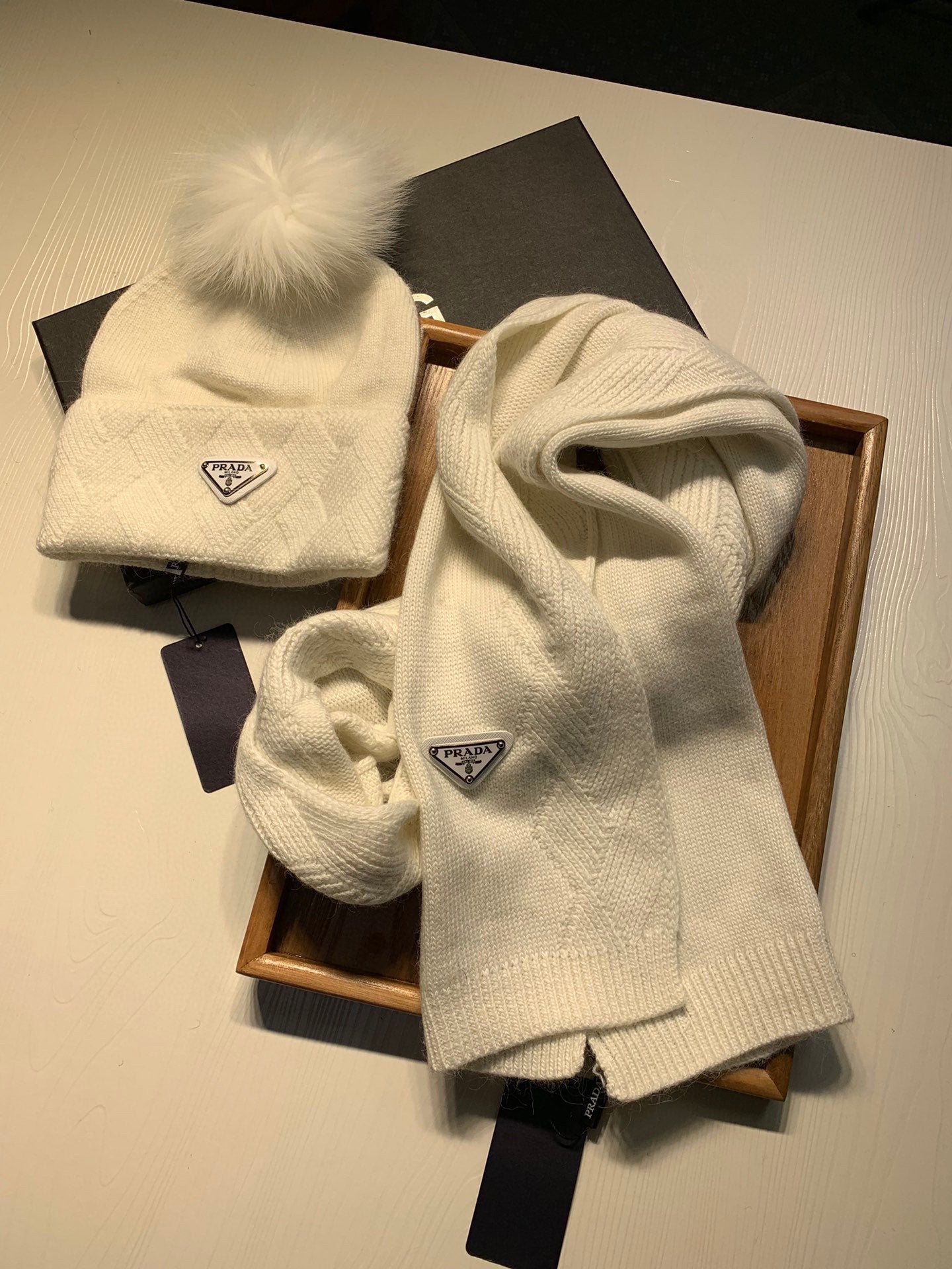 PRADA SET SCARF AND HAT IN WHITE WOOL AND RABBIT FUR 416368