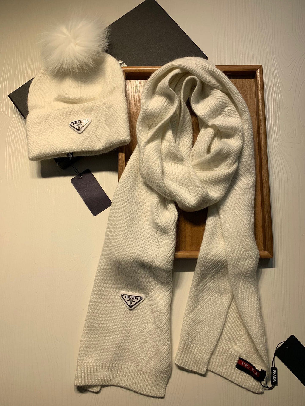 PRADA SET SCARF AND HAT IN WHITE WOOL AND RABBIT FUR 416368