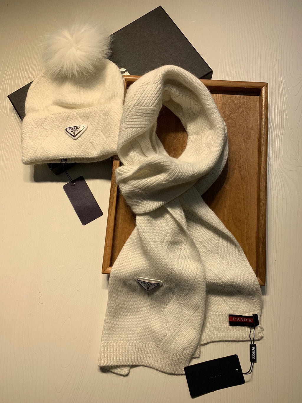 PRADA SET SCARF AND HAT IN WHITE WOOL AND RABBIT FUR 416368