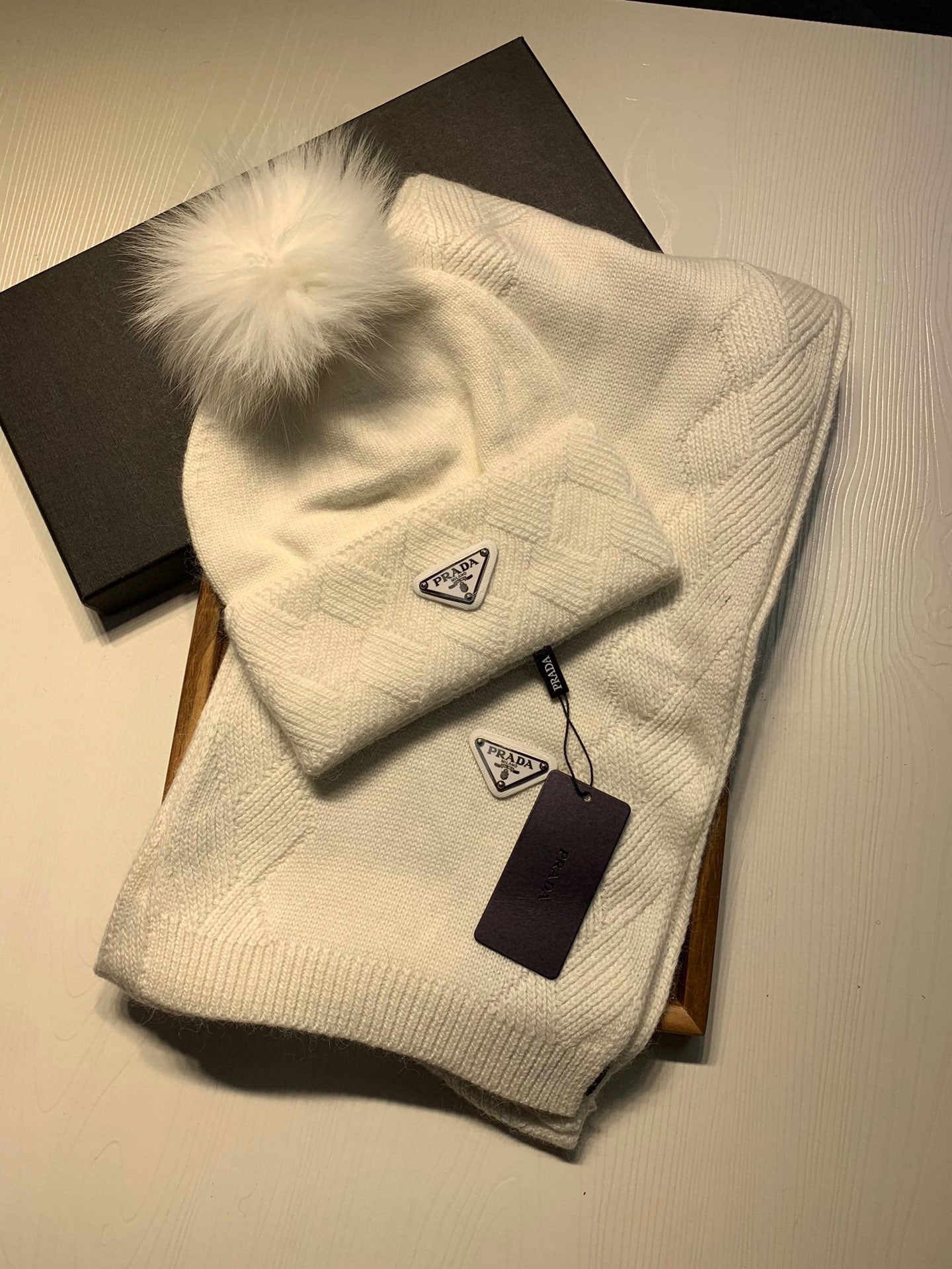 PRADA SET SCARF AND HAT IN WHITE WOOL AND RABBIT FUR 416368