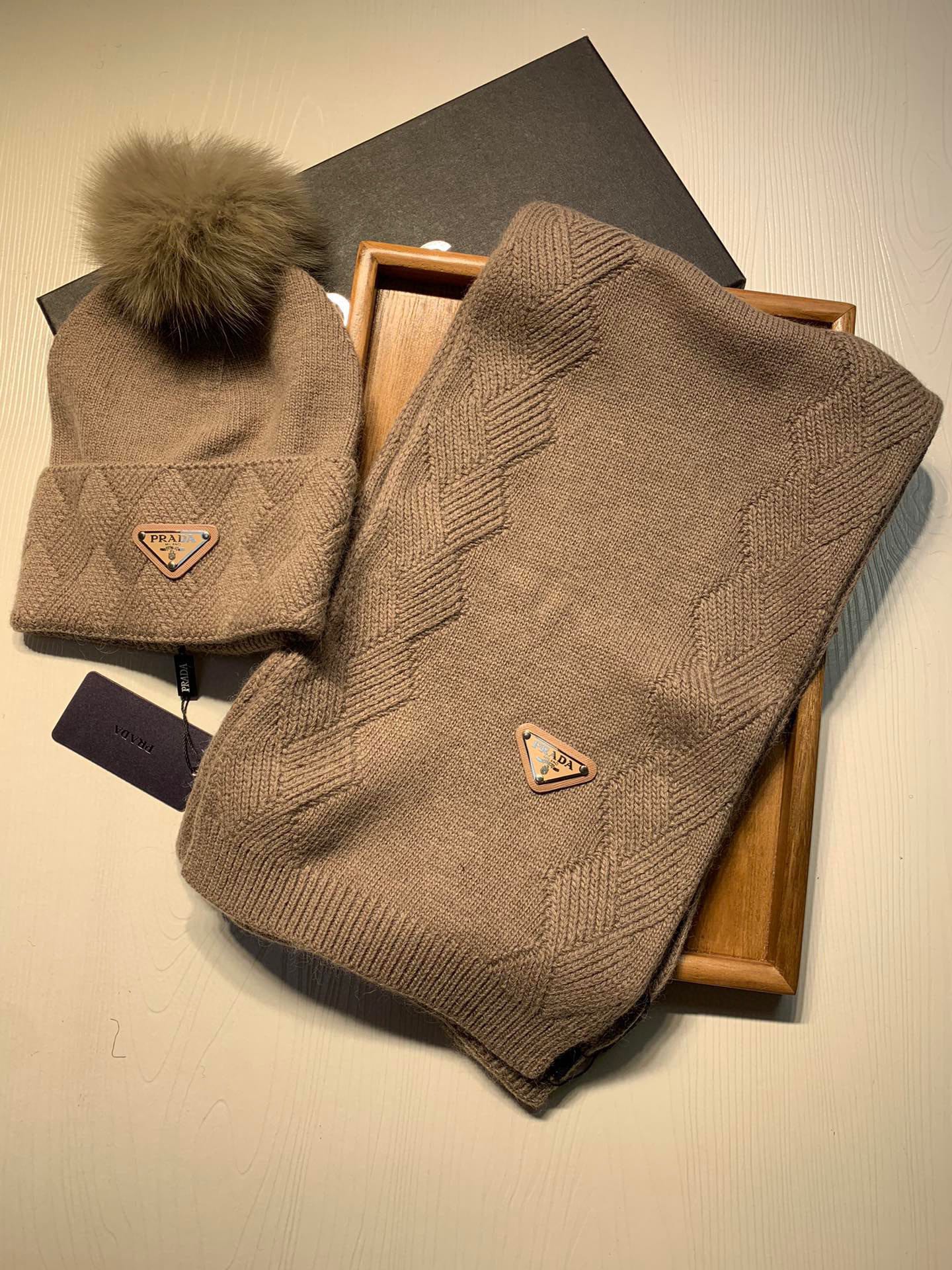 PRADA SET SCARF AND HAT IN MEDIUM BROWN WOOL AND RABBIT FUR 416364