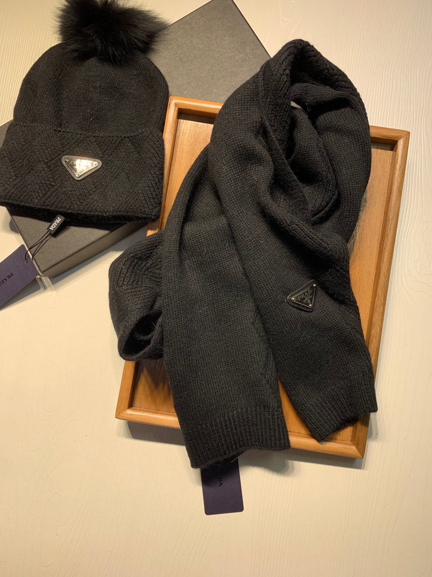 PRADA SET SCARF AND HAT IN BLACK WOOL AND RABBIT FUR 416369