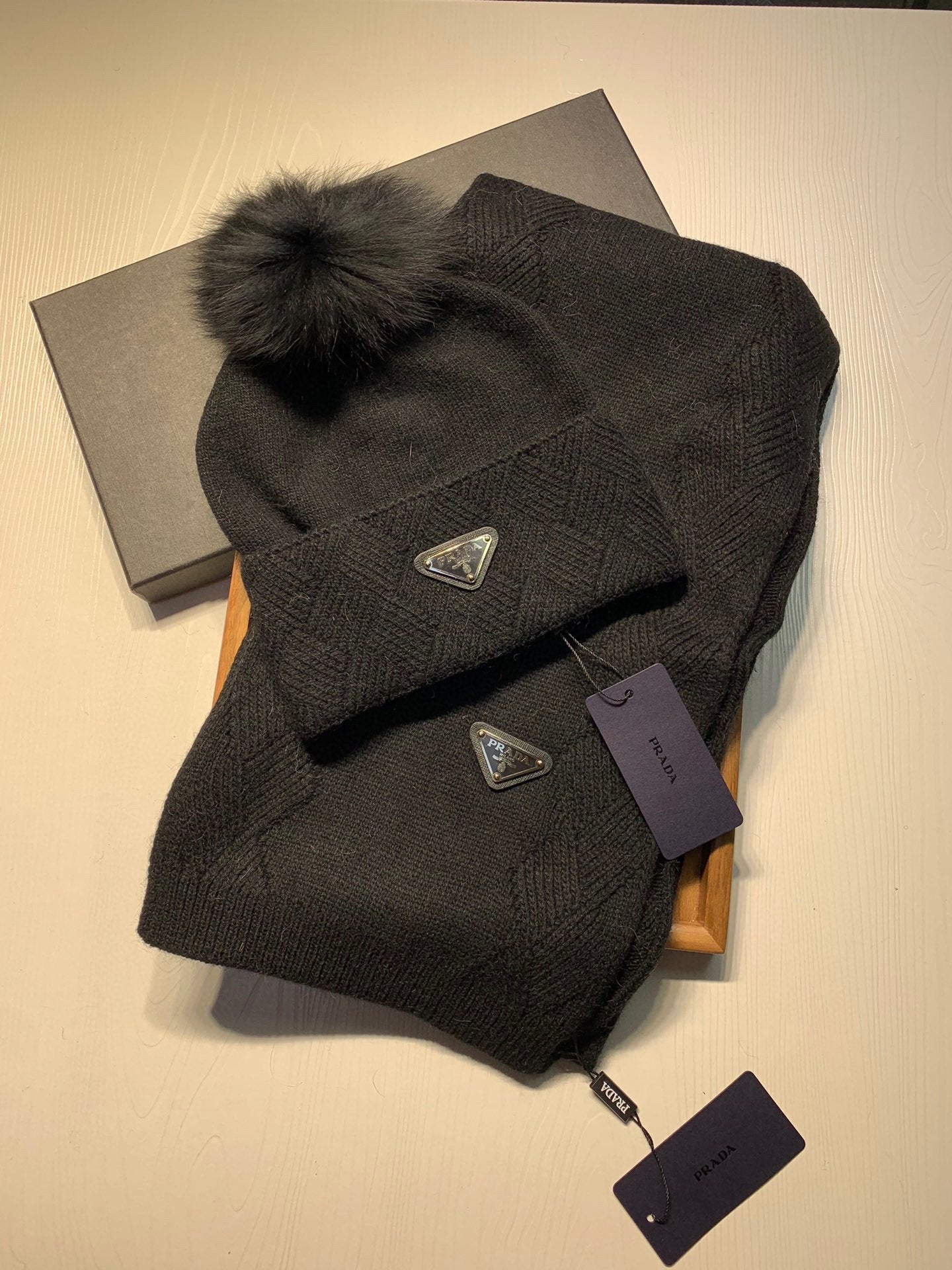 PRADA SET SCARF AND HAT IN BLACK WOOL AND RABBIT FUR 416369