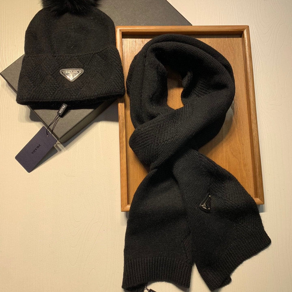 PRADA SET SCARF AND HAT IN BLACK WOOL AND RABBIT FUR 416369