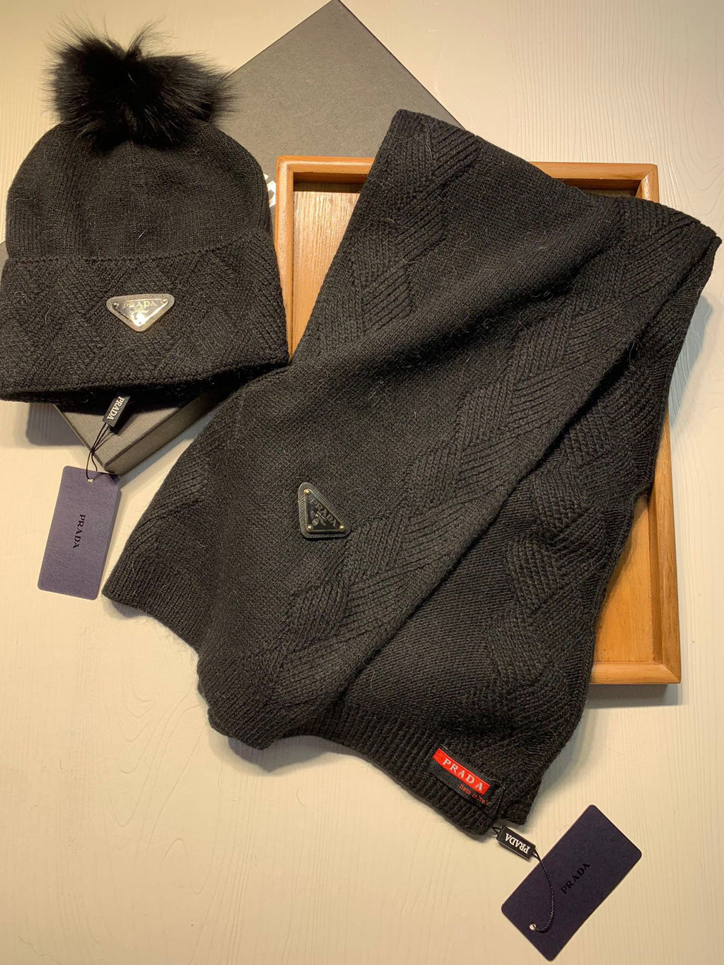 PRADA SET SCARF AND HAT IN BLACK WOOL AND RABBIT FUR 416369