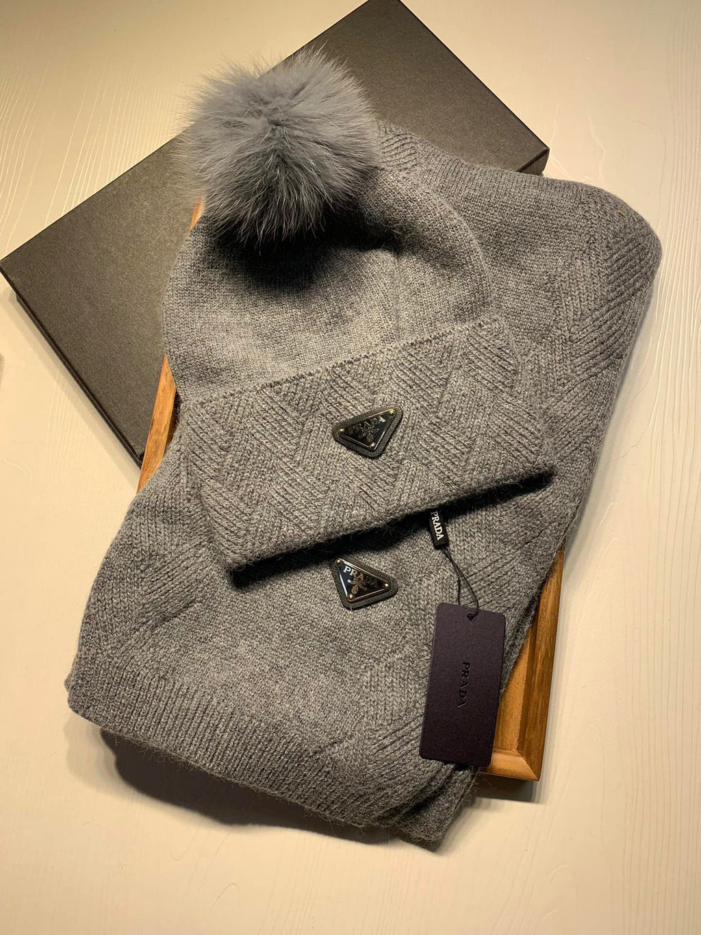 PRADA SET SCARF AND HAT IN DOVE GRAY WOOL AND RABBIT FUR 416366