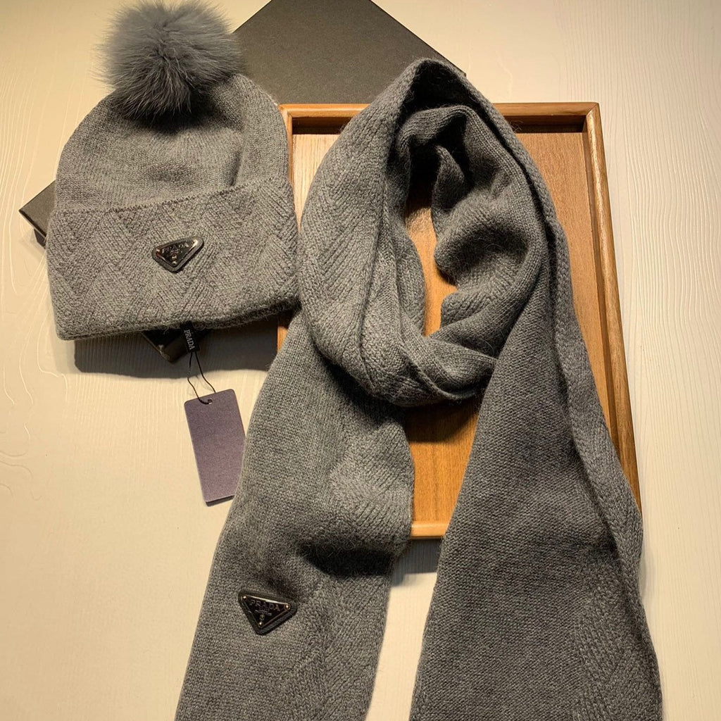 PRADA SET SCARF AND HAT IN DOVE GRAY WOOL AND RABBIT FUR 416366