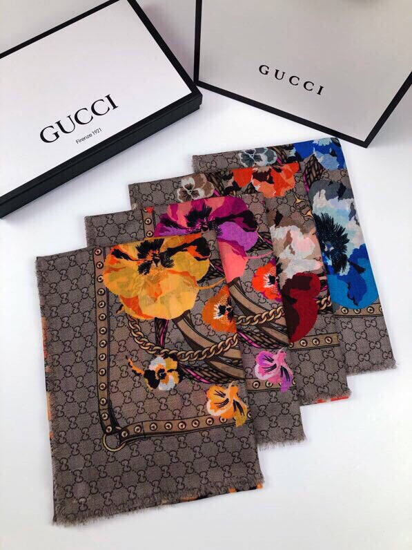 GUCCI 25S SCARF 140 IN CASHMERE 740370