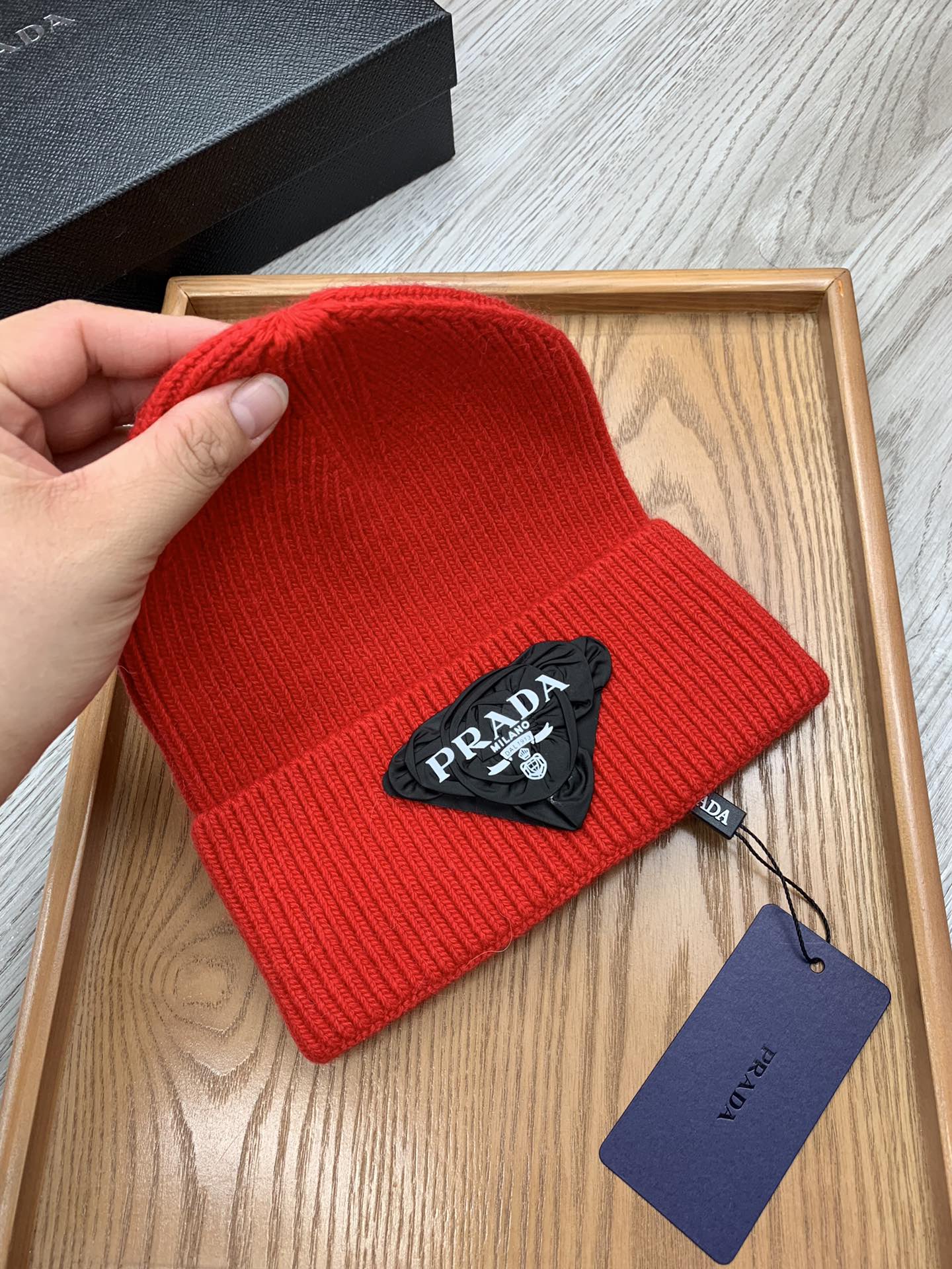 PRADA BEANIE HAT IN CHERRY RED WOOL 431358