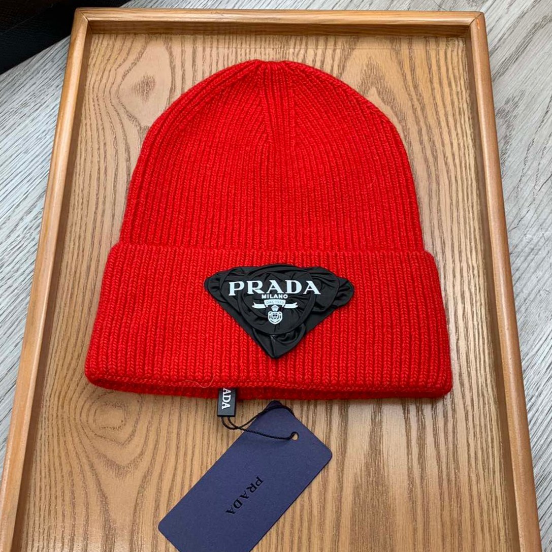 PRADA BEANIE HAT IN CHERRY RED WOOL 431358