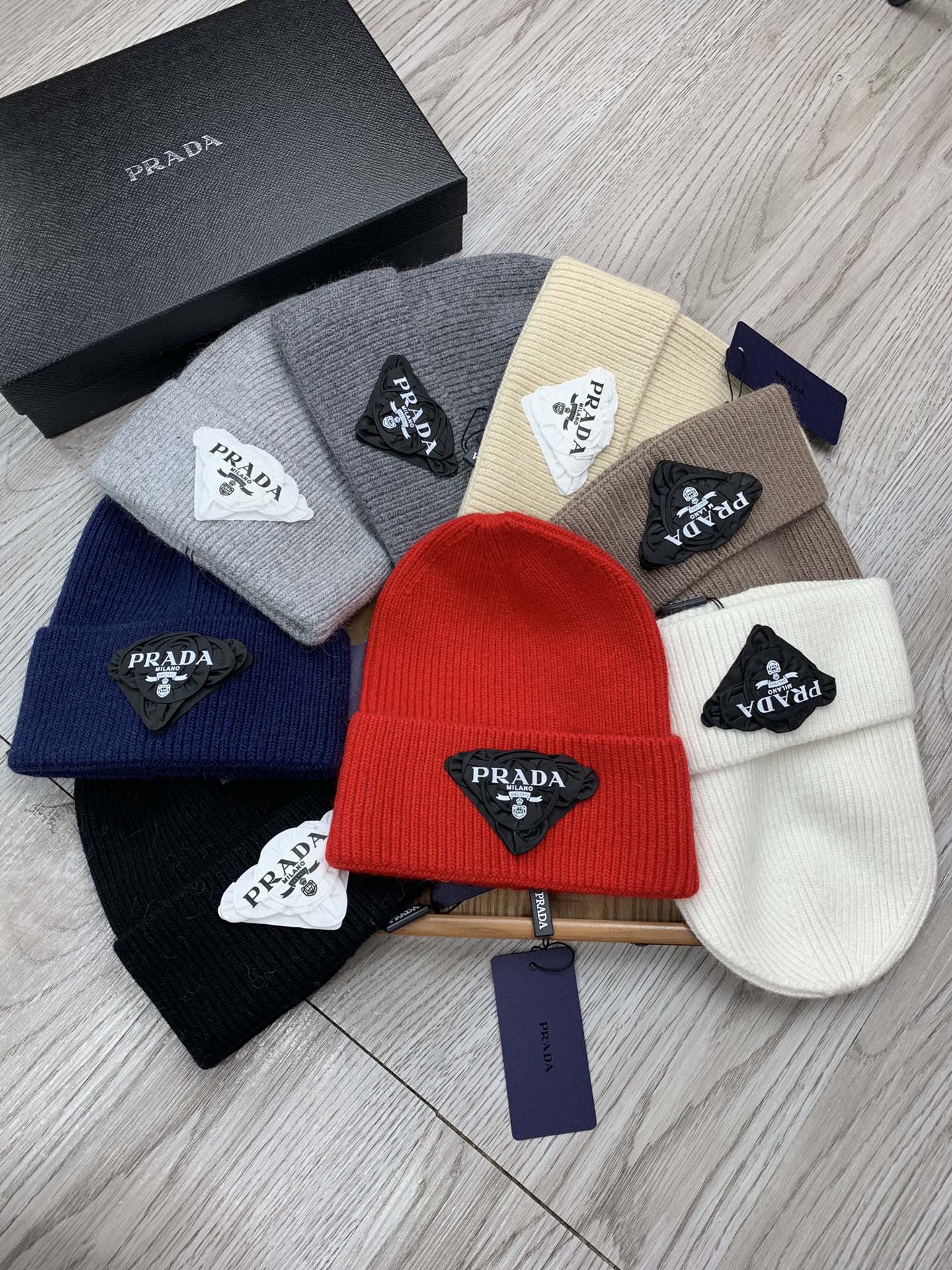 PRADA BEANIE HAT IN CHERRY RED WOOL 431358