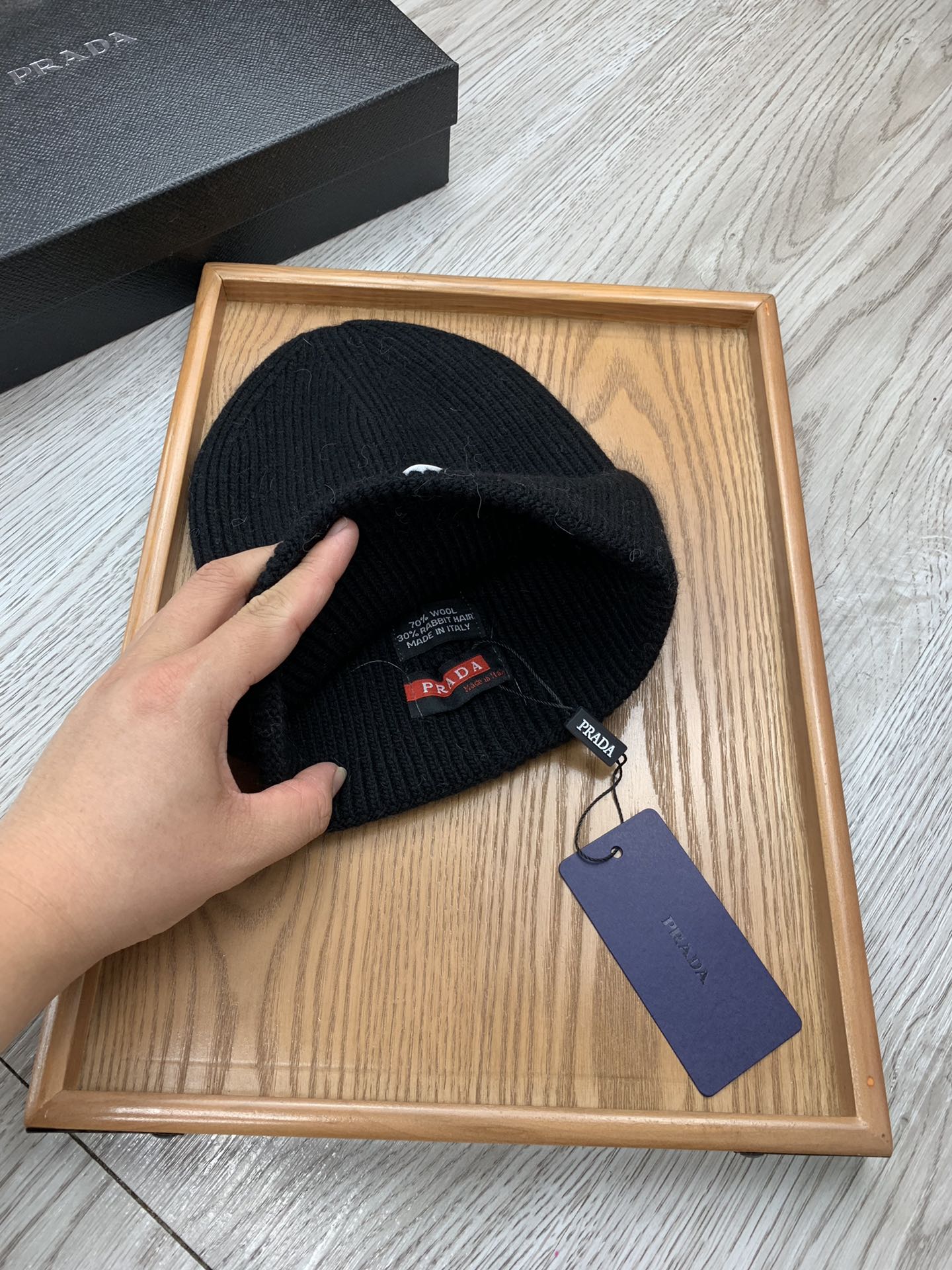 PRADA BEANIE HAT IN BLACK WOOL 431357