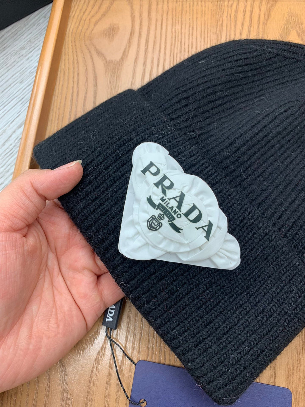 PRADA BEANIE HAT IN BLACK WOOL 431357