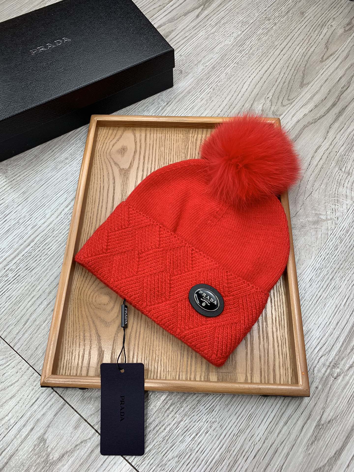 PRADA BEANIE HAT IN CHERRY RED WOOL AND RABBIT FUR 346718
