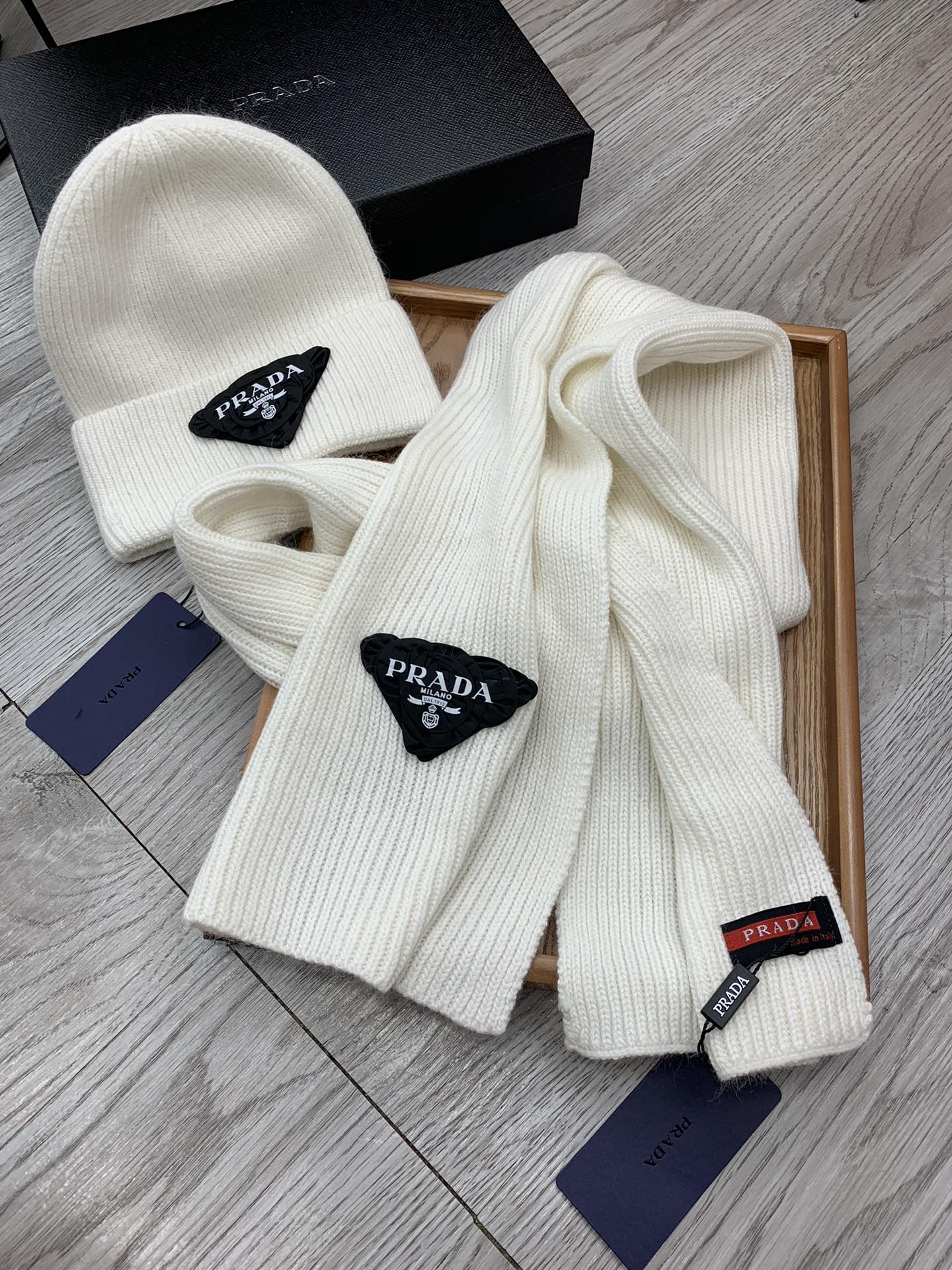 PRADA SET SCARF AND HAT IN WHITE WOOL AND RABBIT FUR 386079