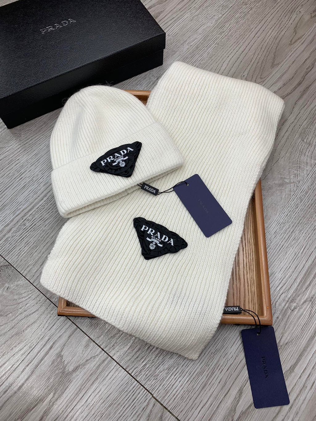 PRADA SET SCARF AND HAT IN WHITE WOOL AND RABBIT FUR 386079