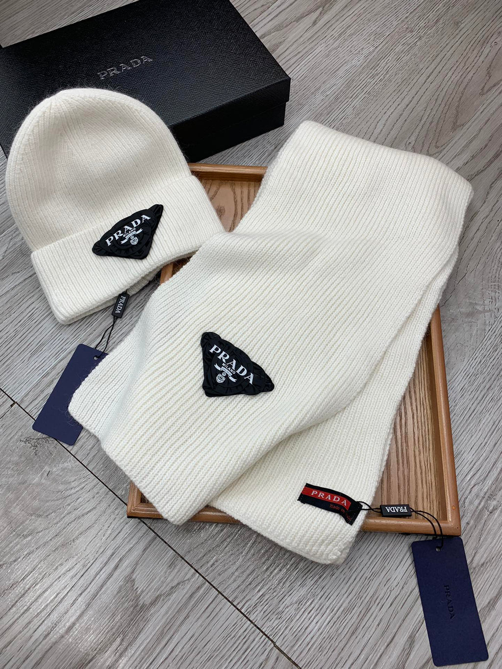PRADA SET SCARF AND HAT IN WHITE WOOL AND RABBIT FUR 386079