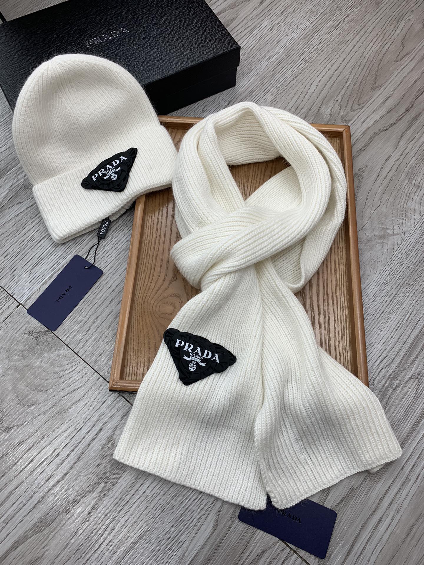 PRADA SET SCARF AND HAT IN WHITE WOOL AND RABBIT FUR 386079
