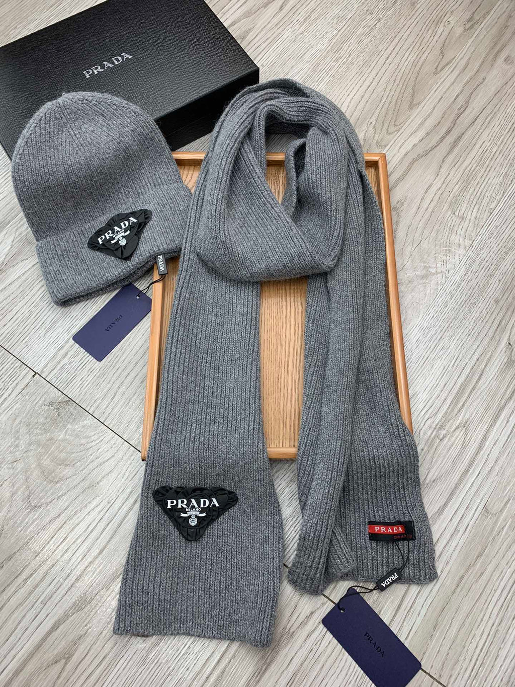 PRADA SET SCARF AND HAT IN MOUSE GRAY WOOL AND RABBIT FUR 386078