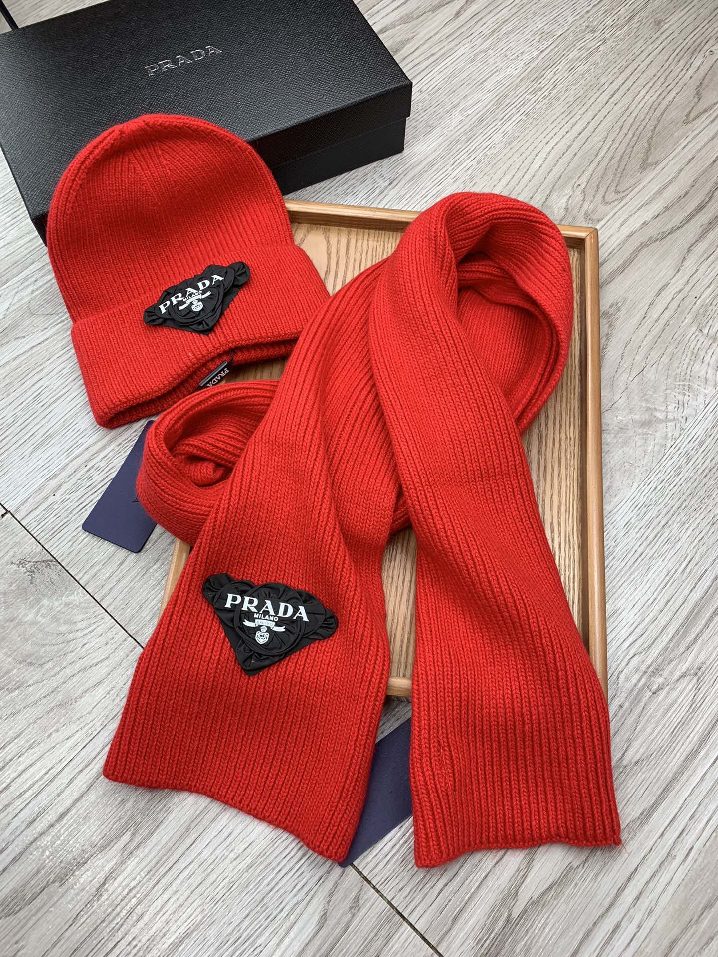 PRADA SET SCARF AND HAT IN CHERRY RED WOOL AND RABBIT FUR 386076