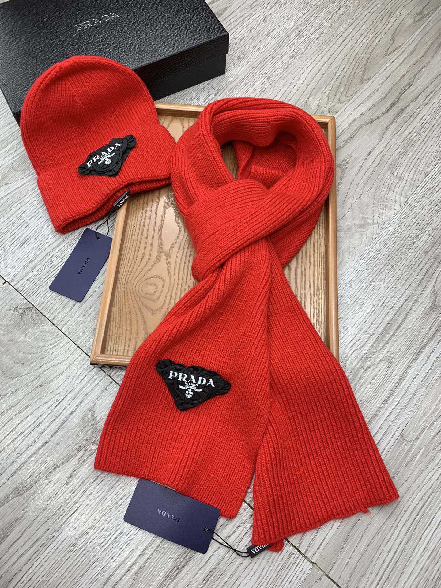 PRADA SET SCARF AND HAT IN CHERRY RED WOOL AND RABBIT FUR 386076