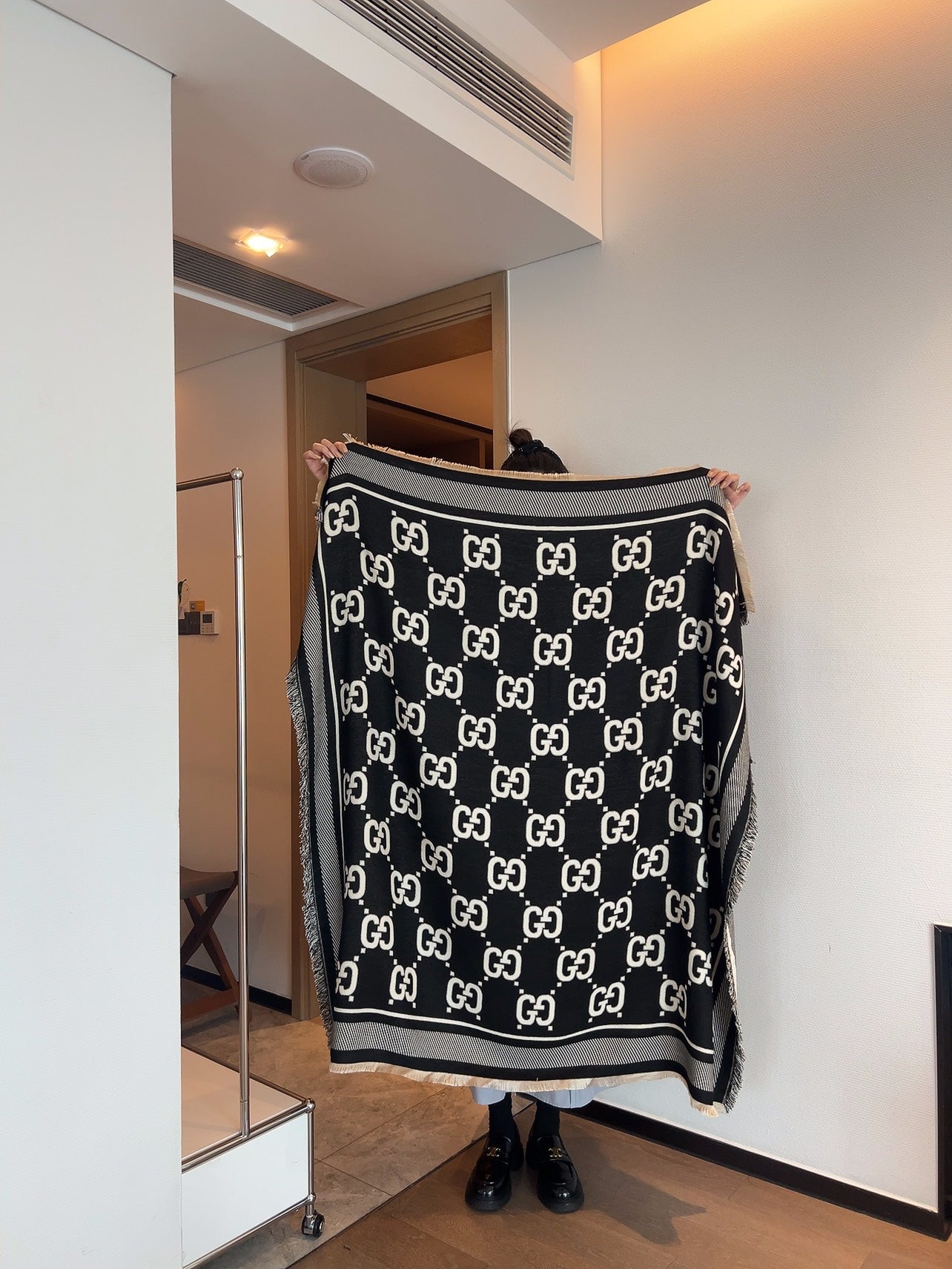 GUCCI SQUARE SCARF 140 CM IN BLACK MIX WHITE SILK CASHMERE 401511