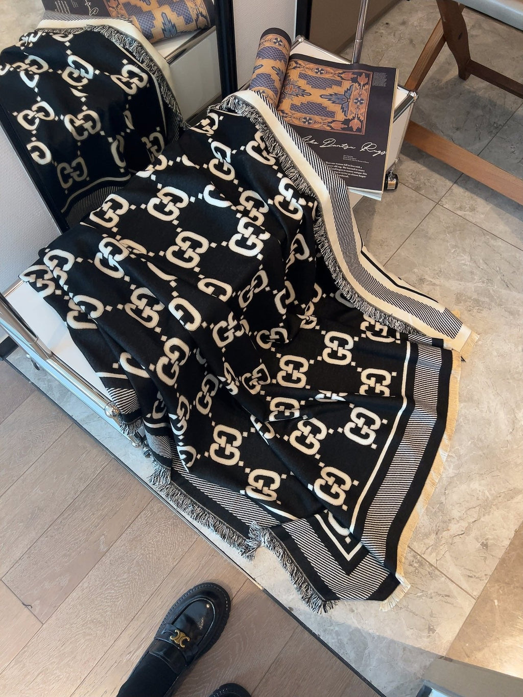 GUCCI SQUARE SCARF 140 CM IN BLACK MIX WHITE SILK CASHMERE 401511