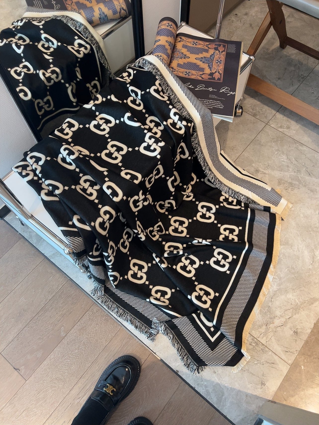 GUCCI SQUARE SCARF 140 CM IN BLACK MIX WHITE SILK CASHMERE 401511