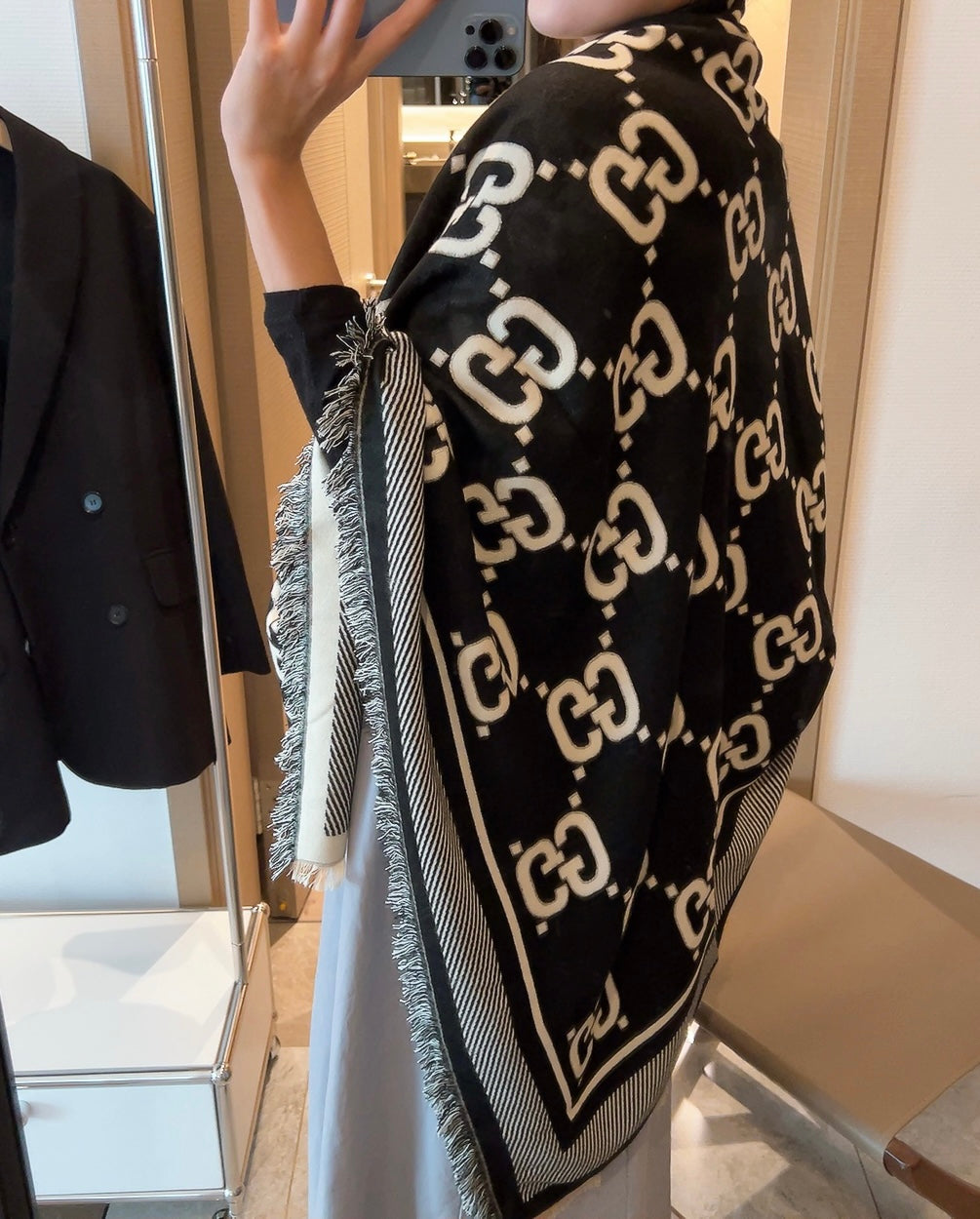 GUCCI SQUARE SCARF 140 CM IN BLACK MIX WHITE SILK CASHMERE 401511